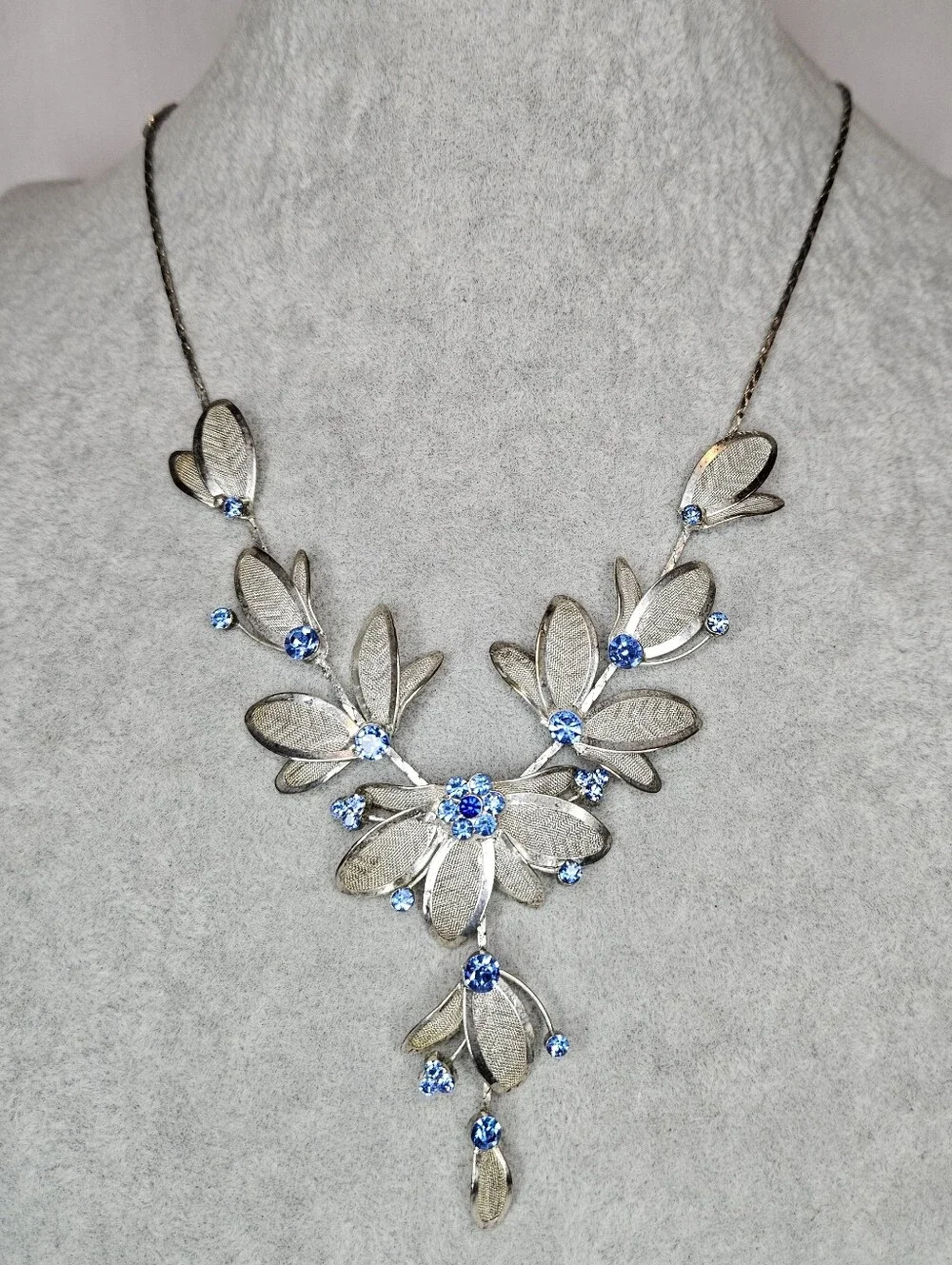 Rosemarie Collections Silver Mesh Leaf Floral Statement Bib Necklace Blue Gem